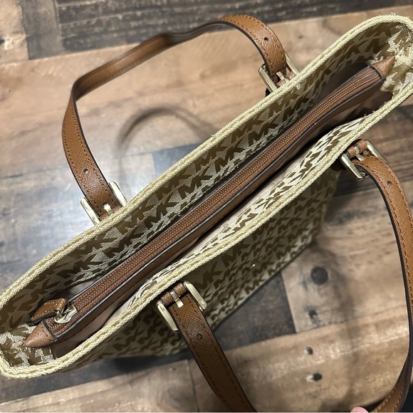 Michael Kors Signature Jet Set Jacquard Tote - Picture 8 of 10